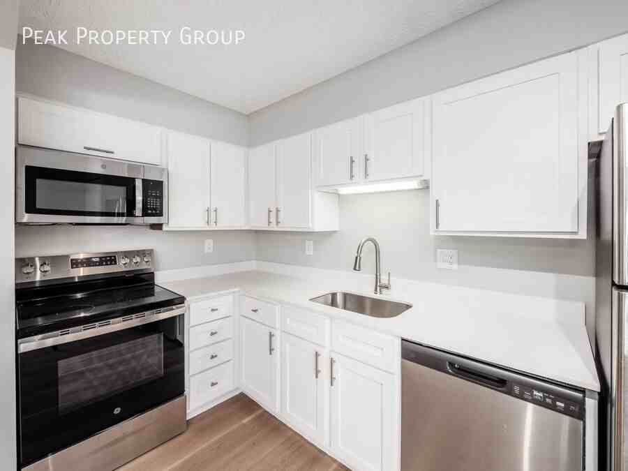 7950 Harmill Dr - Photo 4 of 33