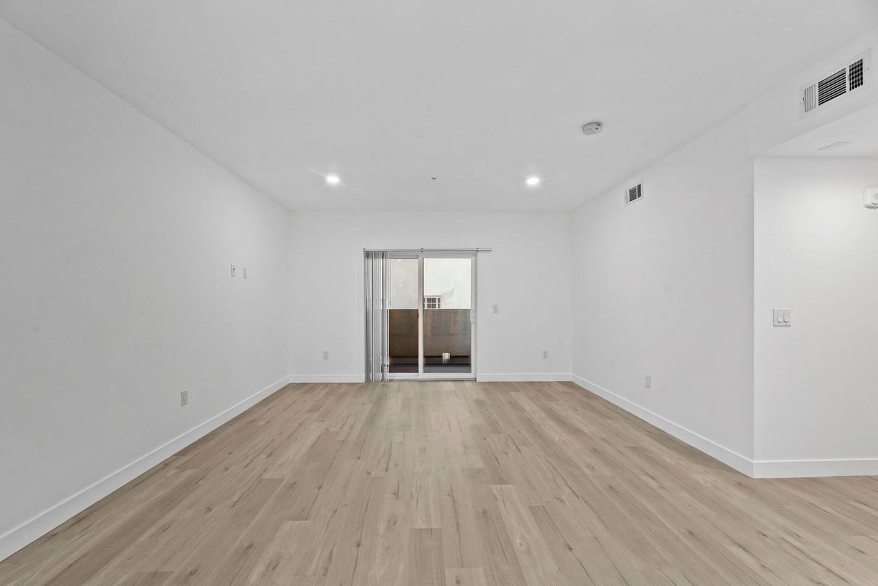 TALA Local at 3057 - Photo 4 of 16