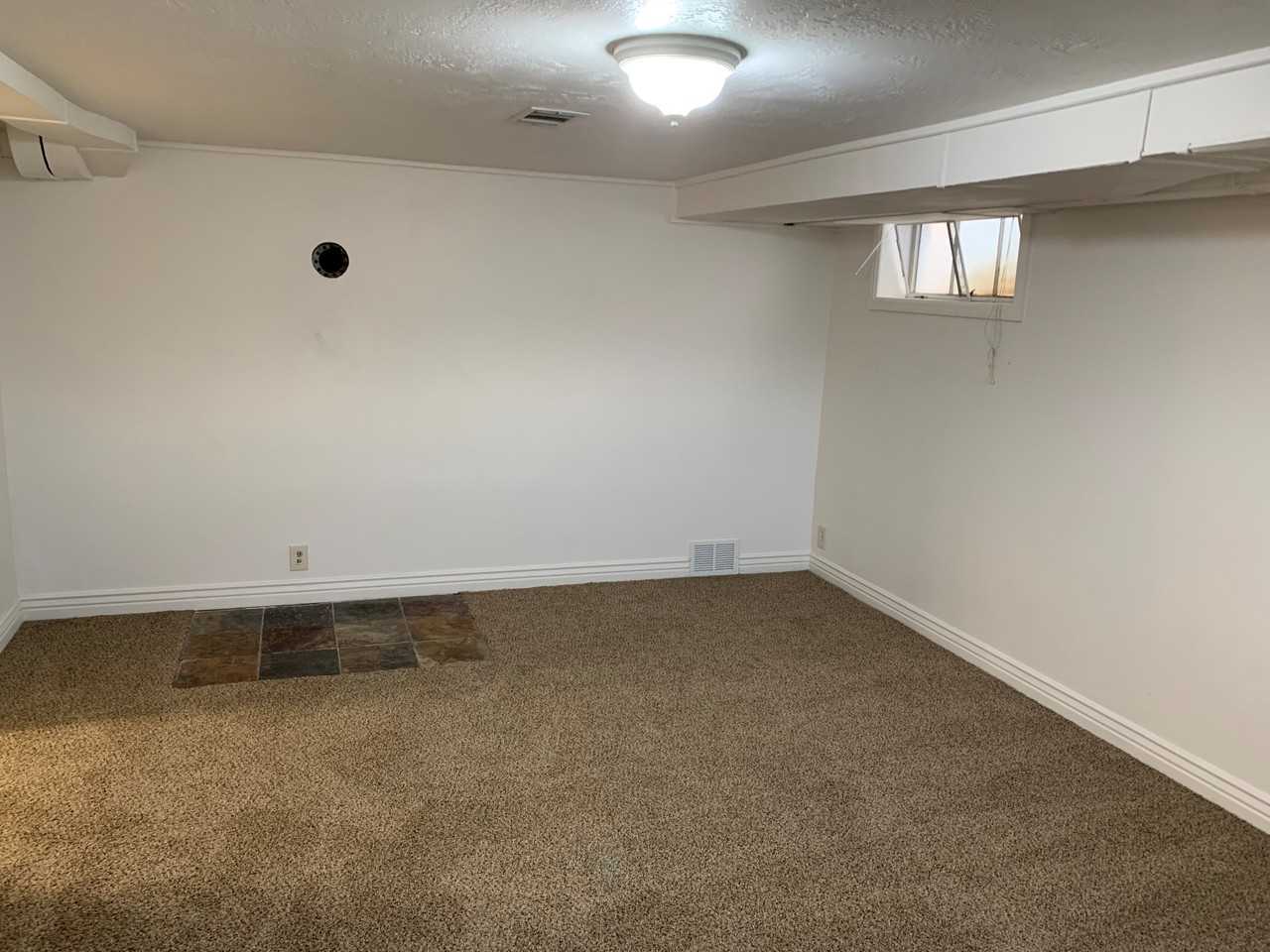 562 S Main St #B - Photo 2 of 7