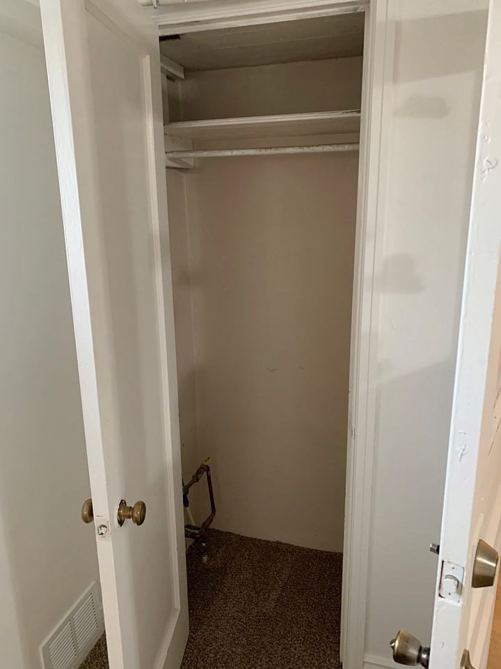 562 S Main St #B - Photo 6 of 7