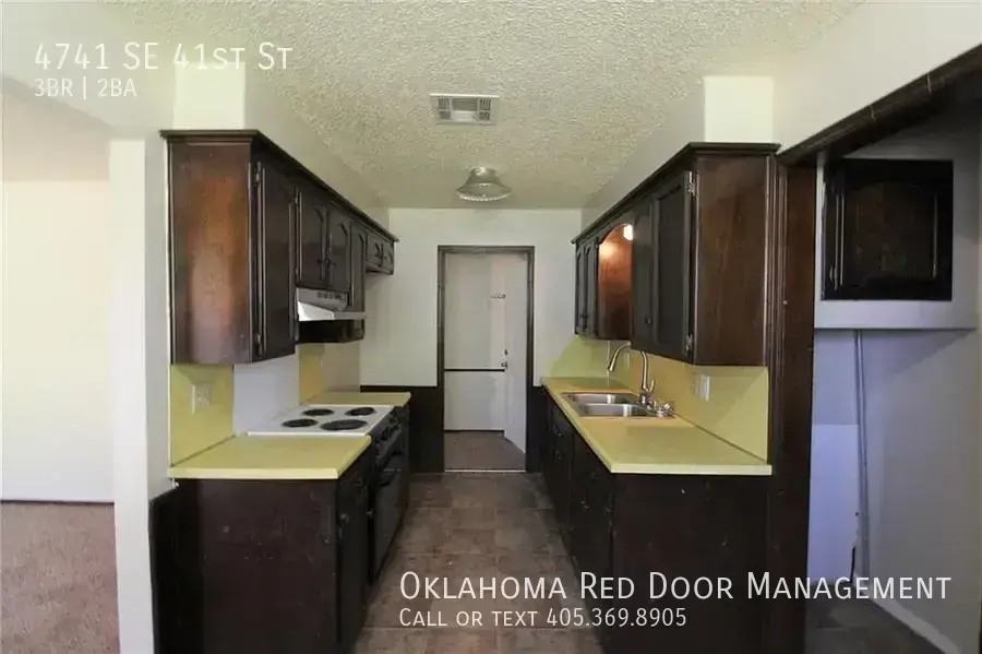 4741 Se 41st St - Photo 3 of 13