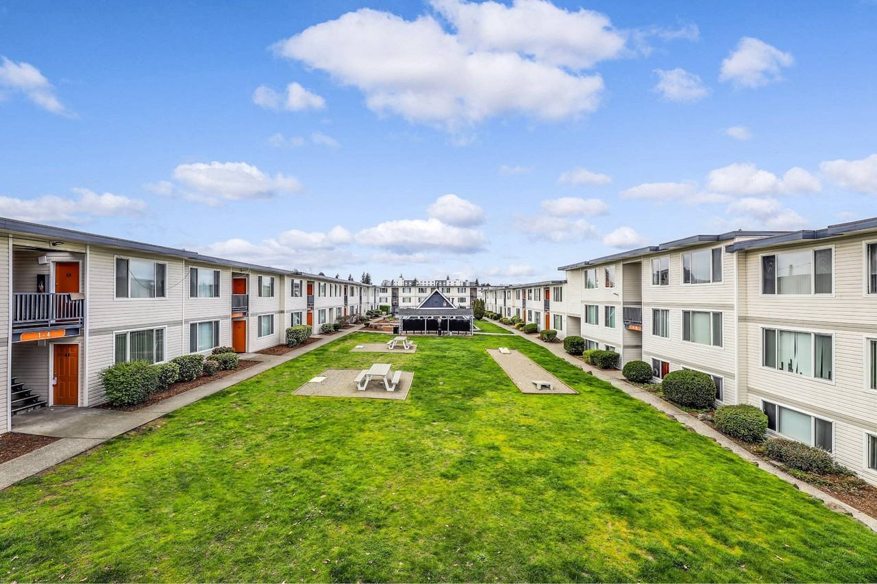 Parc 11th - Photo 2 of 15