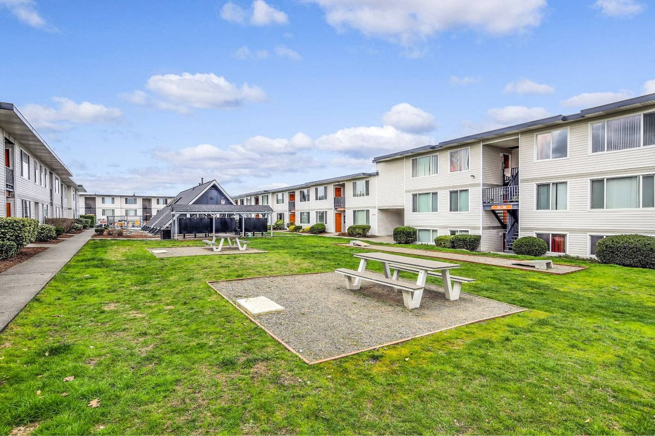 Parc 11th - Photo 3 of 15