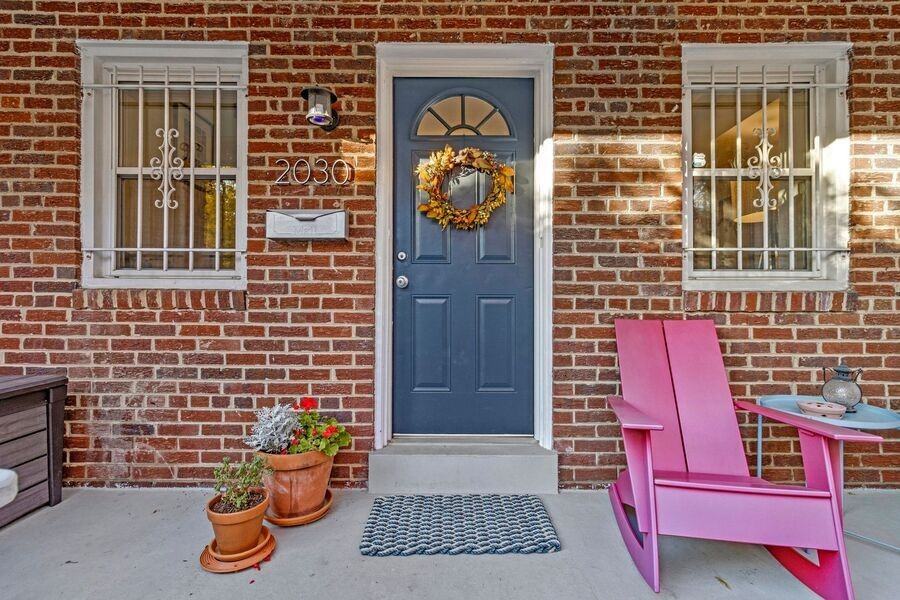 2030 E St Ne - Photo 5 of 38