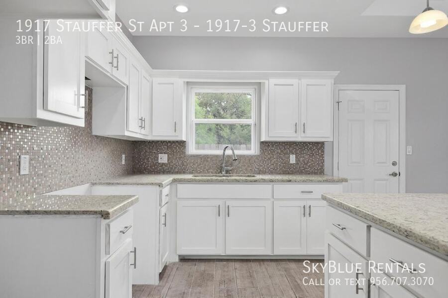 1917 Stauffer St Unit 3 - Photo 4 of 9