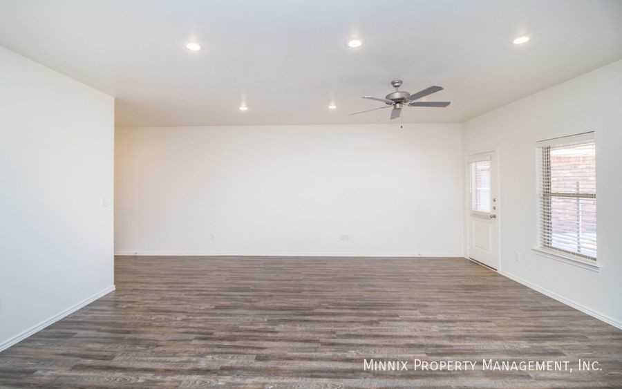 6916 21st St - Photo 4 of 26