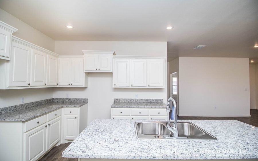 6916 21st St - Photo 7 of 26