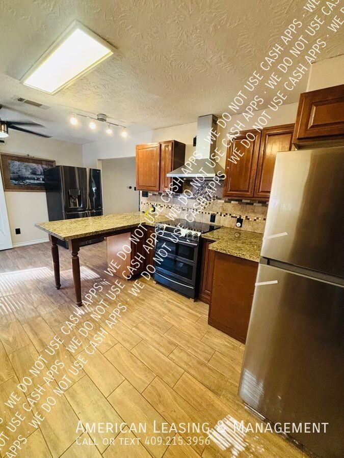 1385 Howell St - Photo 5 of 13