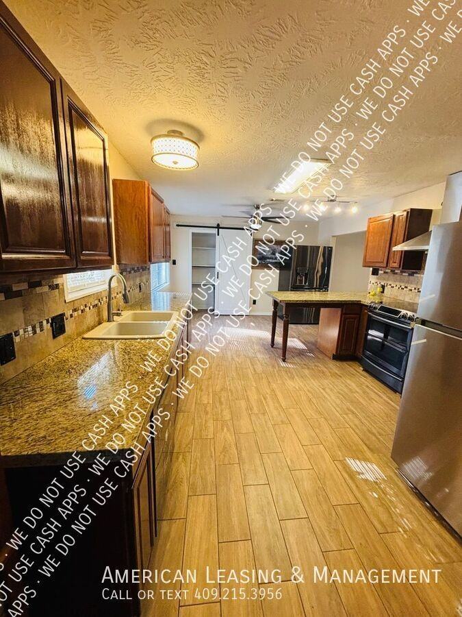 1385 Howell St - Photo 6 of 13