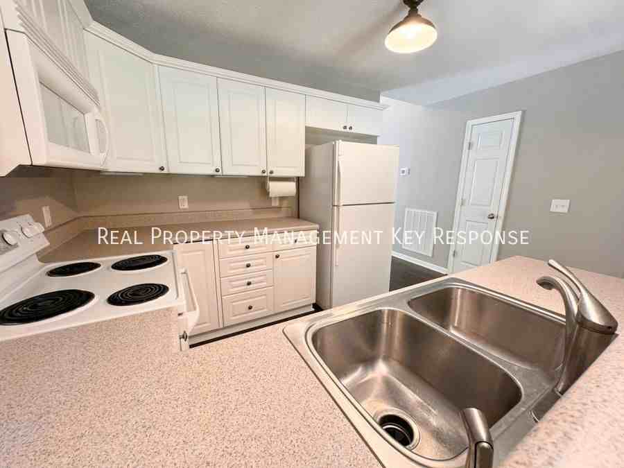 1036 Chesire Way - Photo 6 of 20