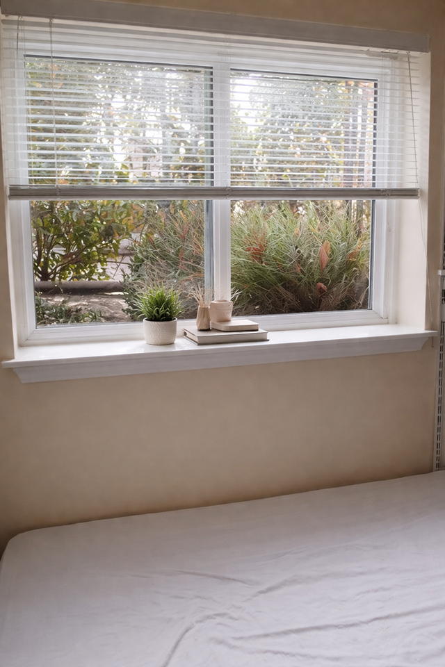 Strada - Convenient UW living. - Photo 7 of 18