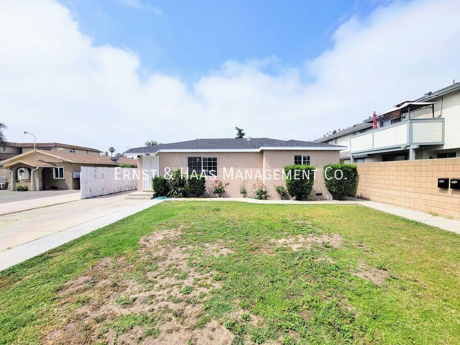 8142 California St - Photo 2 of 24