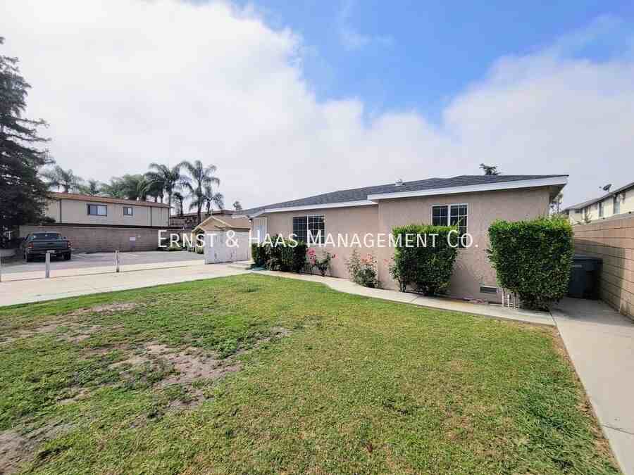 8142 California St - Photo 3 of 24