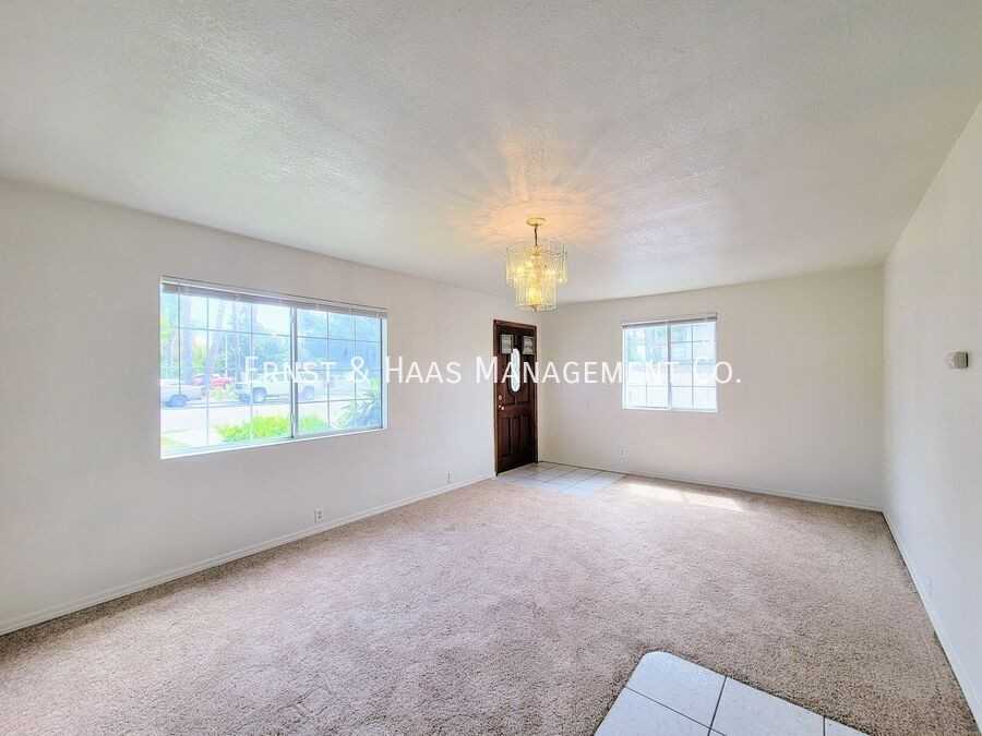 8142 California St - Photo 4 of 24