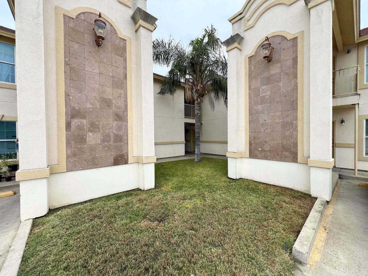 Los Ebanos - Photo 2 of 17