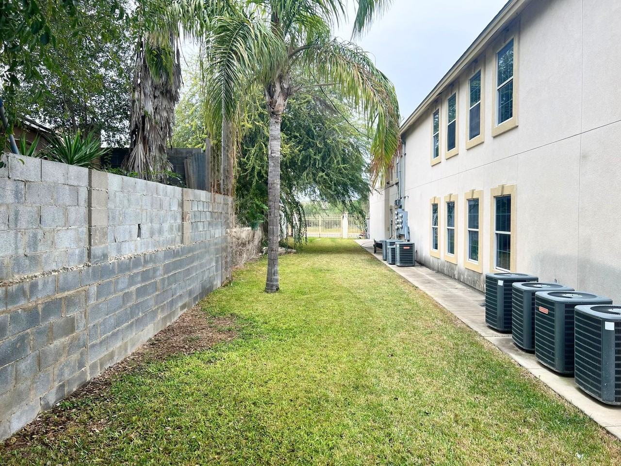 Los Ebanos - Photo 5 of 17