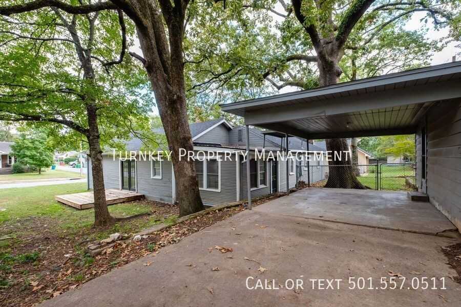 324 N Jackson St - Photo 7 of 32