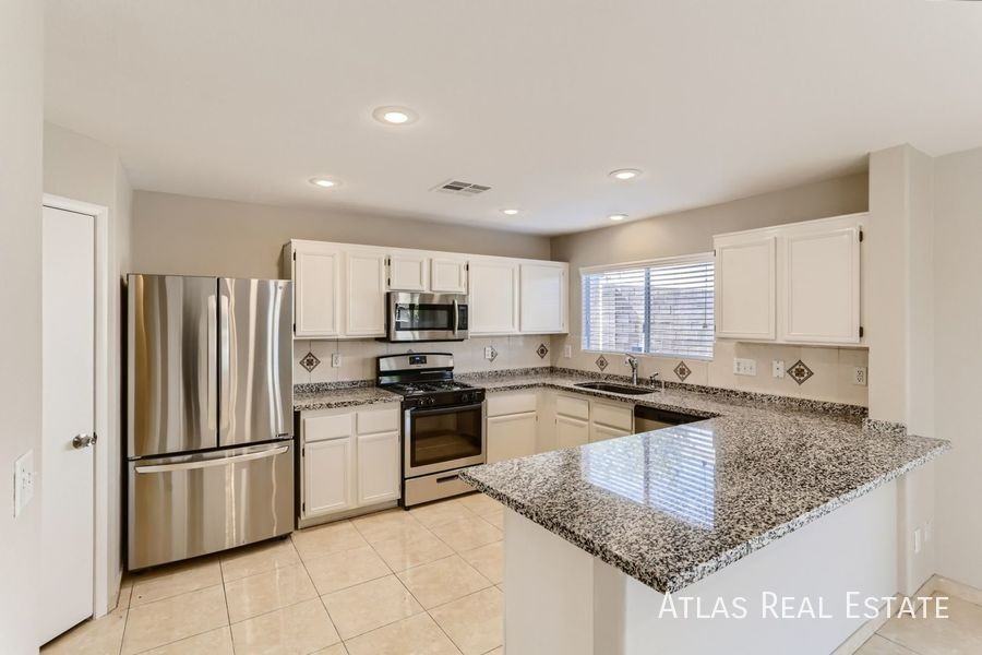 189 Carlsbad Caverns St - Photo 3 of 21