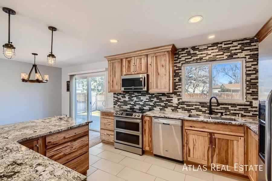 7105 Gershwin Ct - Photo 6 of 17