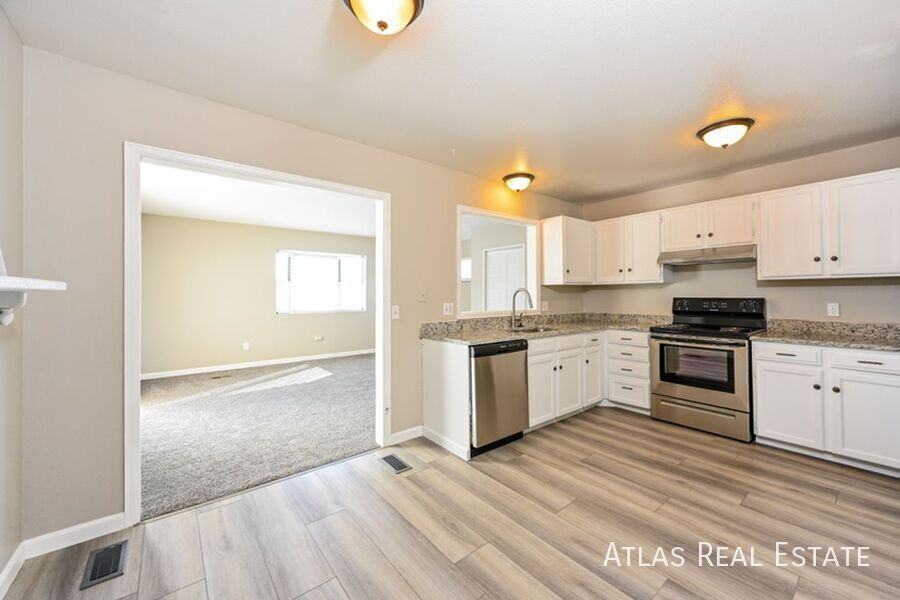 1255 S Lewiston Way - Photo 5 of 20