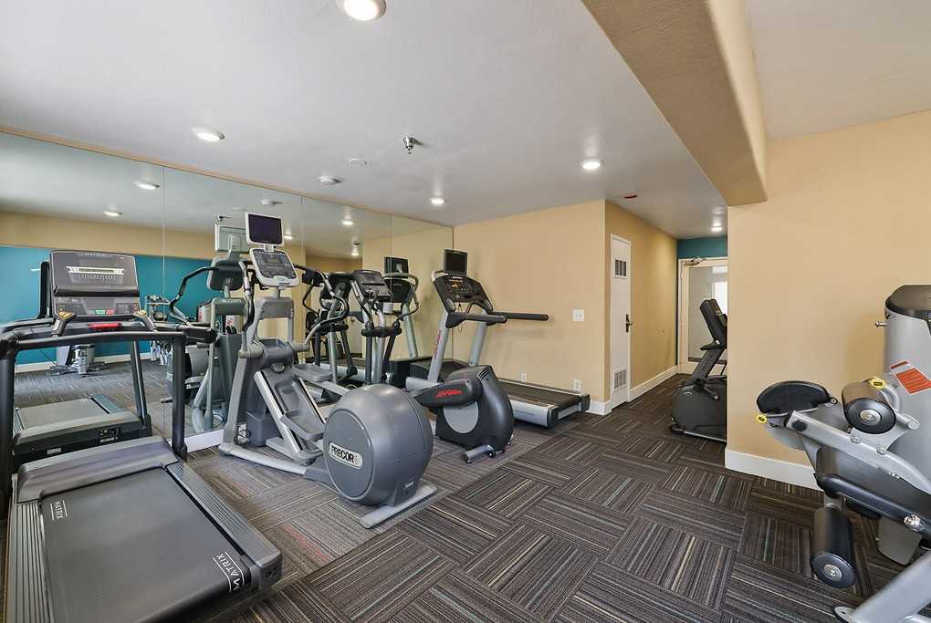 Catalina Gardens - Photo 4 of 31