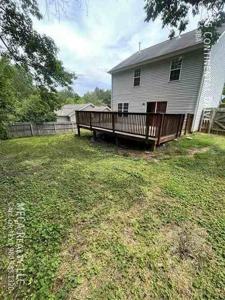 685 Continental Dr - Photo 3 of 20