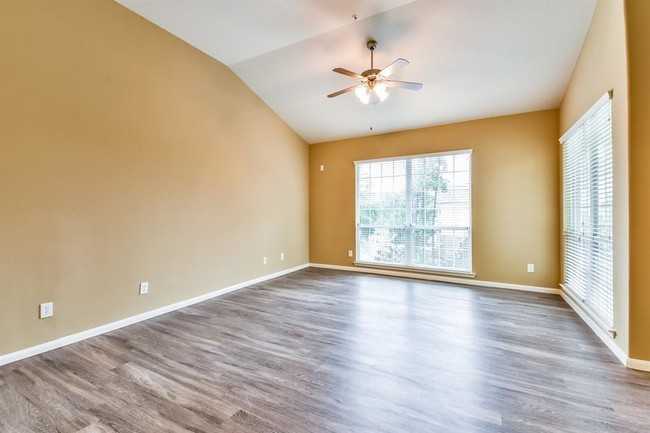 6607 Lake Woodlands Dr #570-5 - Photo 3 of 17