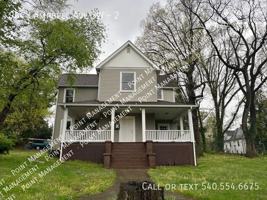 featured image of 904 Campbell Ave Sw #2