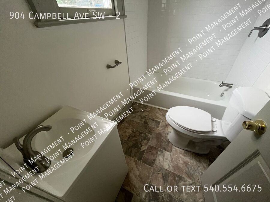 904 Campbell Ave Sw #2 - Photo 6 of 10