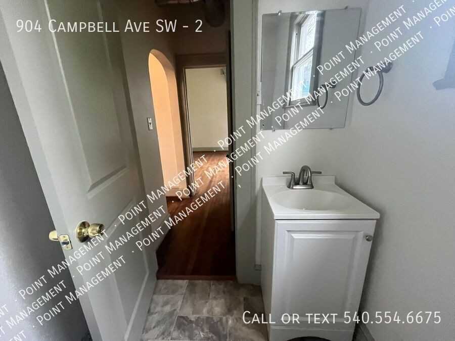 904 Campbell Ave Sw #2 - Photo 7 of 10