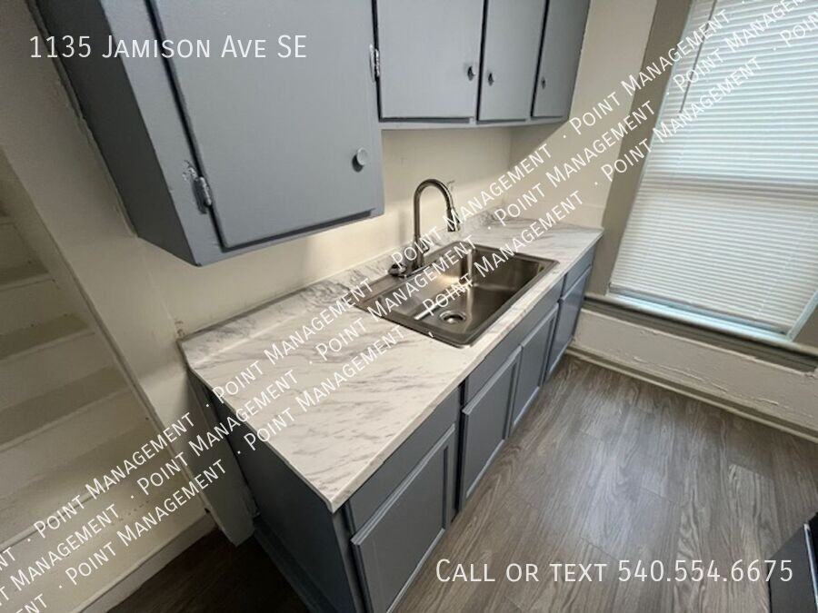 1135 Jamison Ave Se - Photo 5 of 10