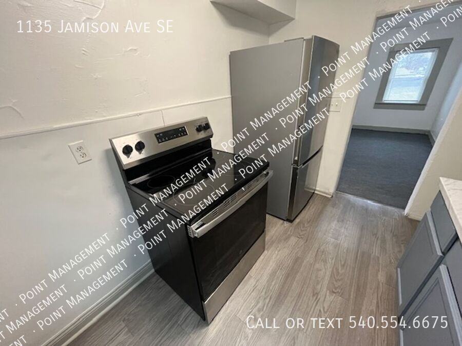 1135 Jamison Ave Se - Photo 6 of 10