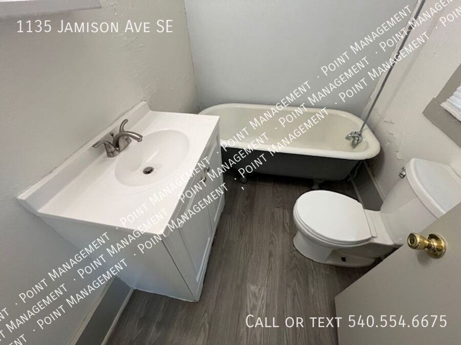 1135 Jamison Ave Se - Photo 7 of 10