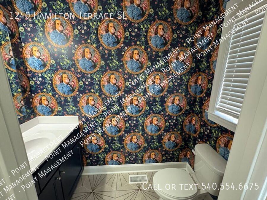 1240 Hamilton Ter Se - Photo 7 of 22