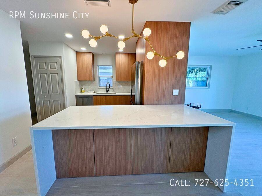 1516 Delaware Ave Ne - Photo 6 of 18