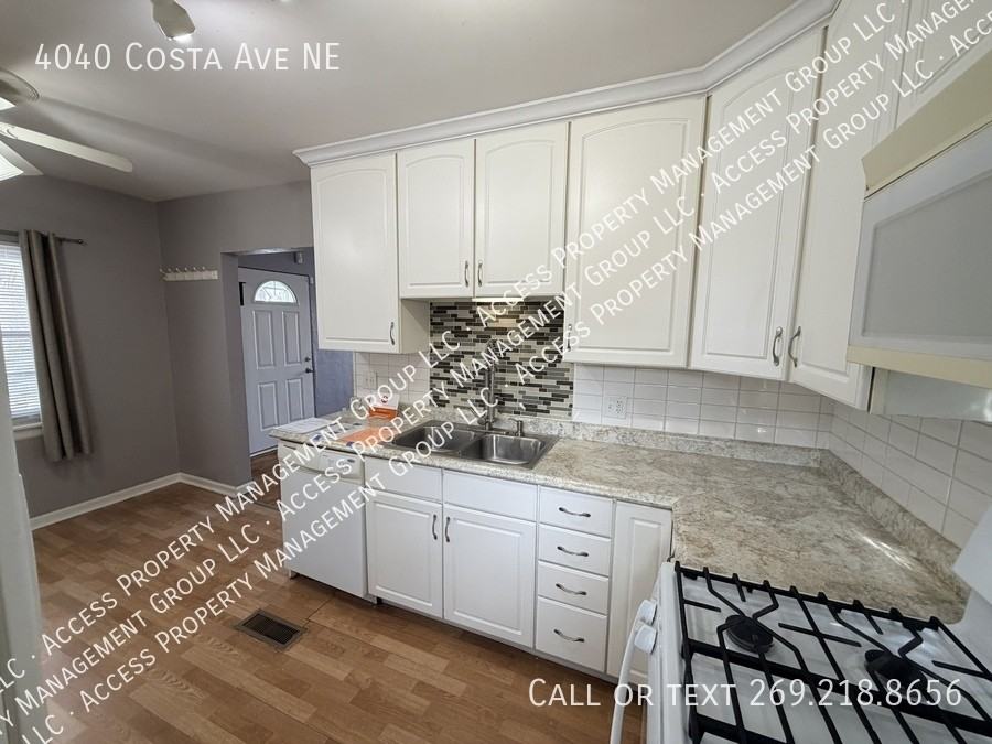 4040 Costa Ave Ne - Photo 7 of 36