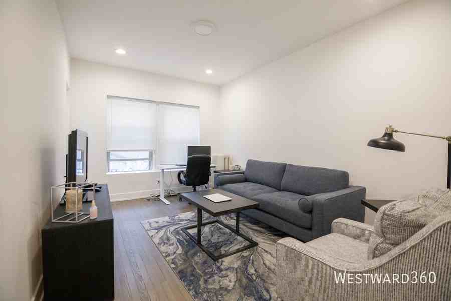 6207 N Glenwood Ave #1 - Photo 4 of 15