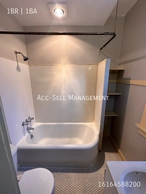 209 Valley Ave Nw #4 - Photo 3 of 7