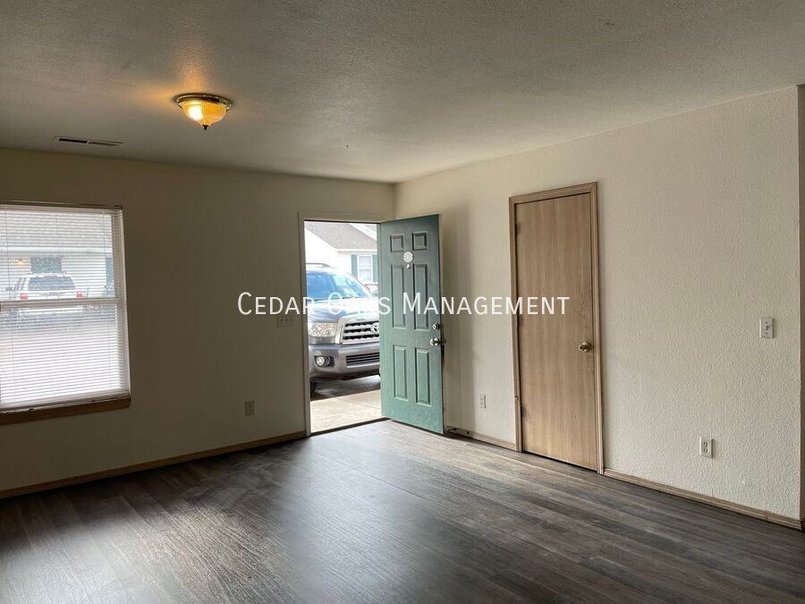 100 Josie Dr - Photo 3 of 10