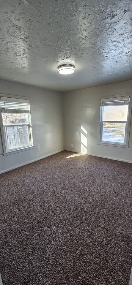 701 E 200 N - Photo 6 of 9