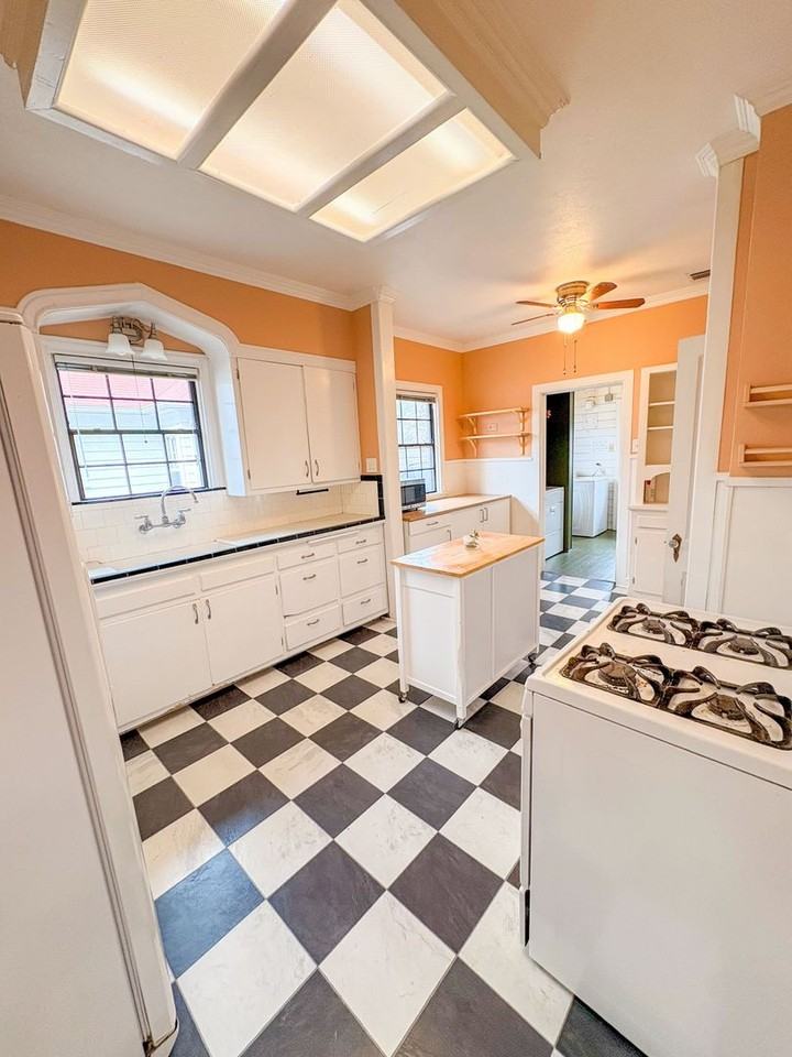 515 N 32nd St - Photo 6 of 19