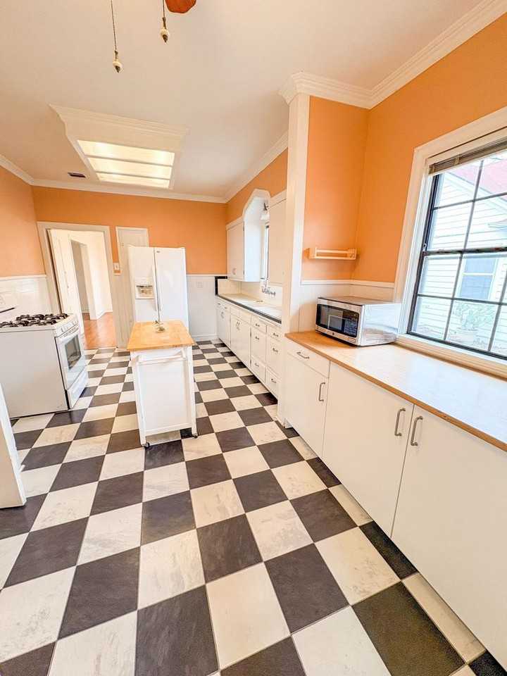 515 N 32nd St - Photo 7 of 19