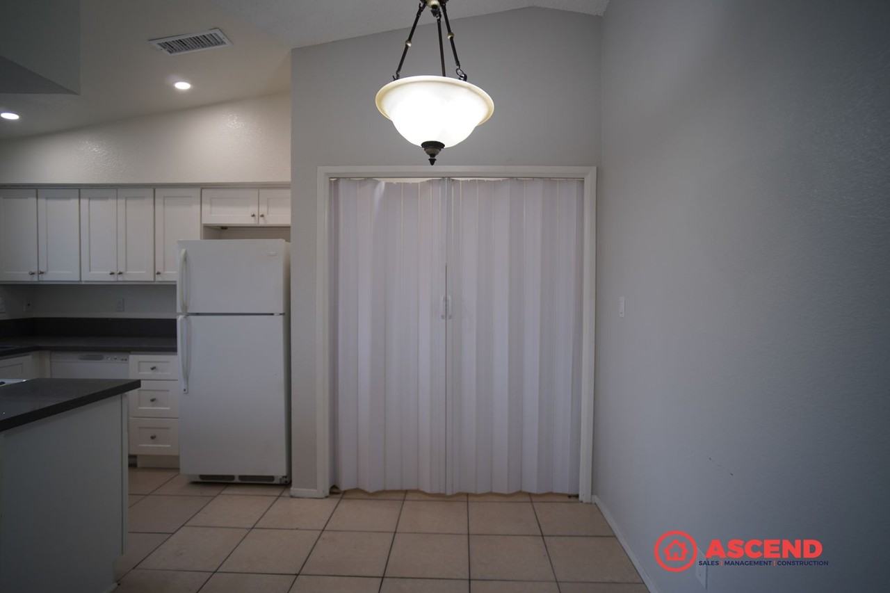 4701 Beechwood St #142 - Photo 5 of 8