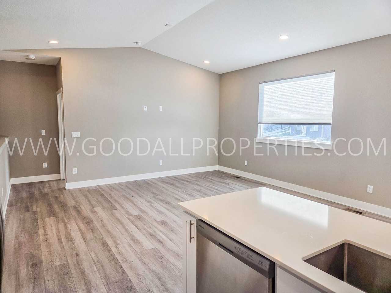 640 Nw Rosemont Dr - Photo 6 of 30