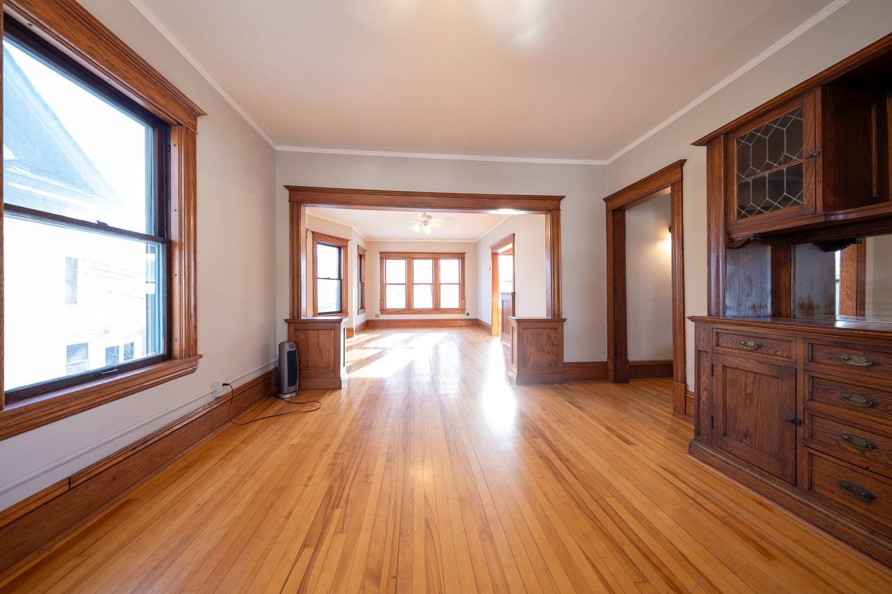 507 W 33rd St #2 - Photo 3 of 27