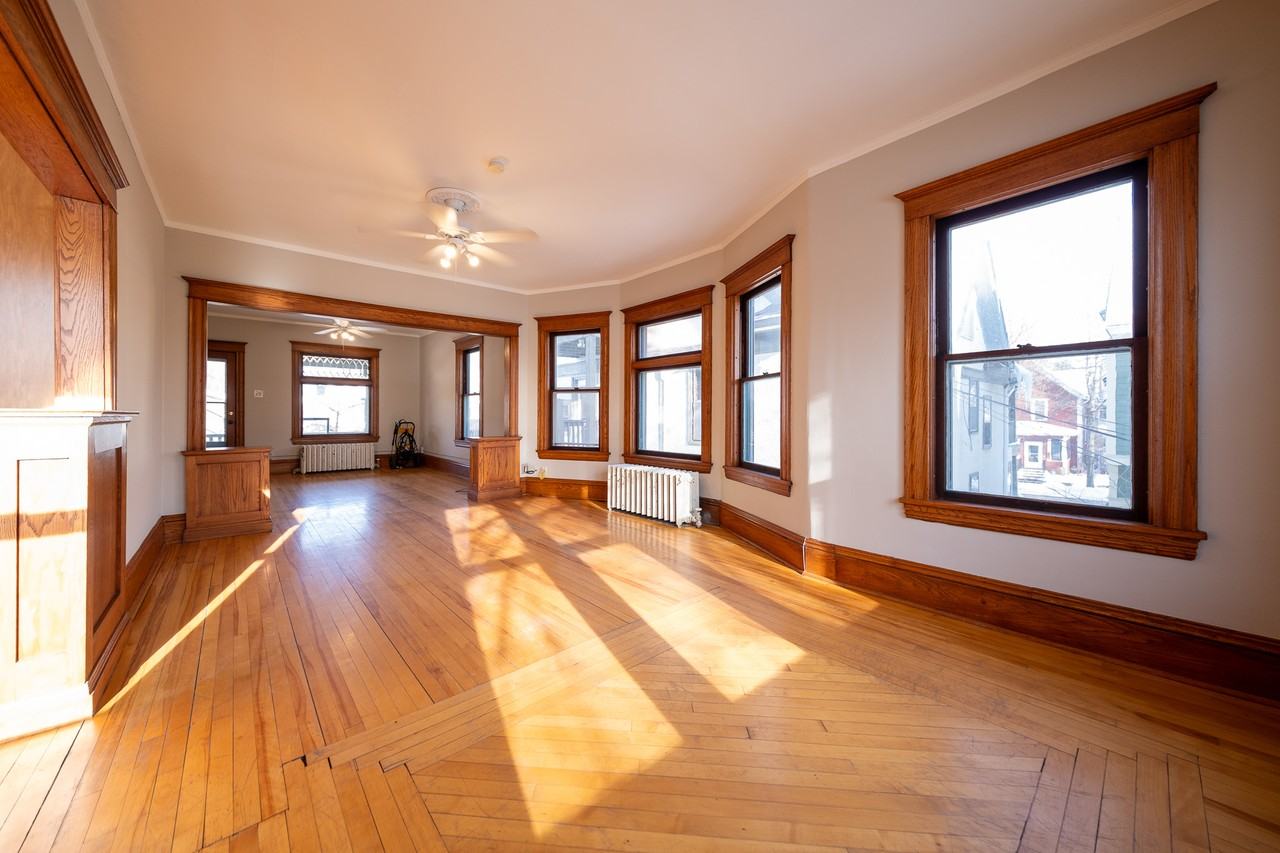 507 W 33rd St #2 - Photo 4 of 27