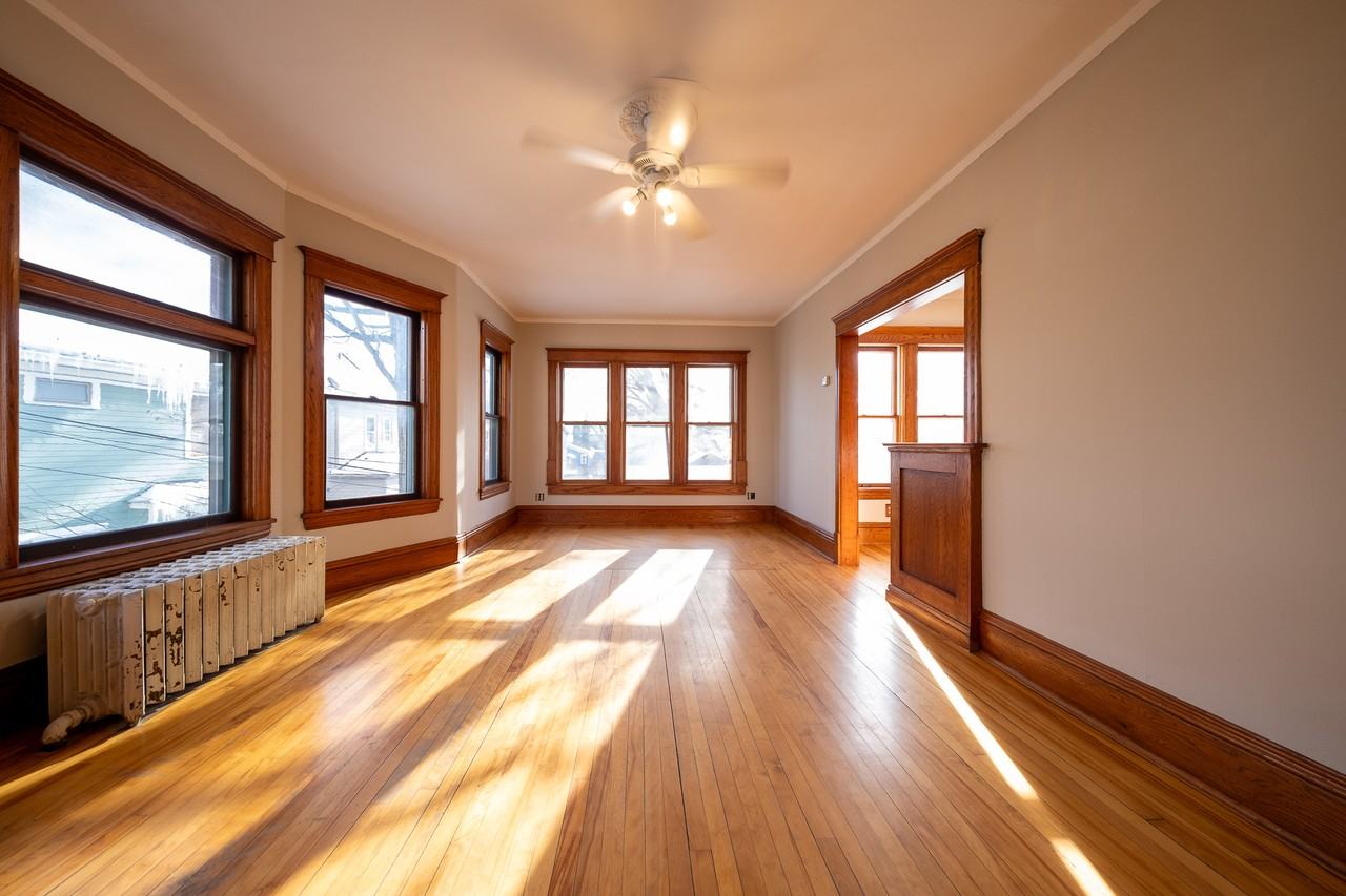 507 W 33rd St #2 - Photo 6 of 27