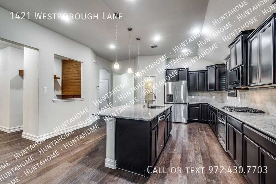 1421 Westborough Ln - Photo 4 of 25