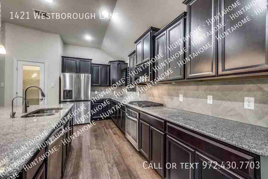 1421 Westborough Ln - Photo 5 of 25