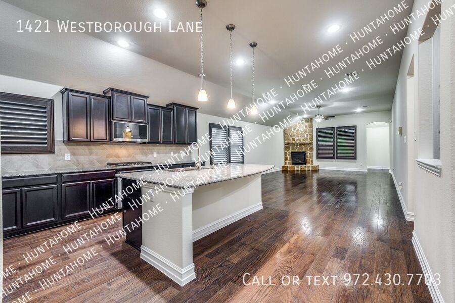 1421 Westborough Ln - Photo 7 of 25